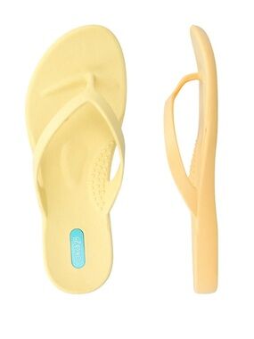 OKA b. Charmed Millie Light Yellow Flip Flop Sandals Made in USA Women’s 9 NWT